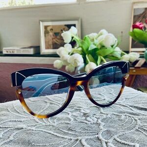 KARL LAGERFELD CAT EYE SUNGLASSES